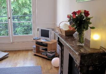 Romantic Montmartre - living room with great views